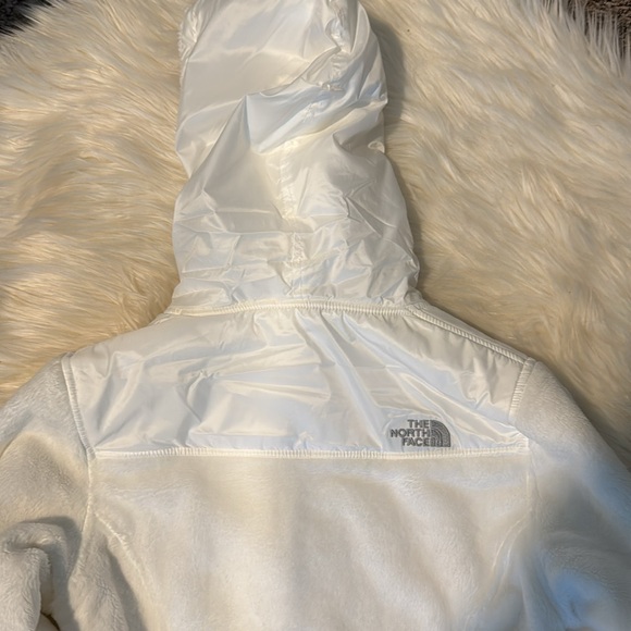 Women’s brand new XS hooded Osito Northface jacket in white! - Picture 5 of 5